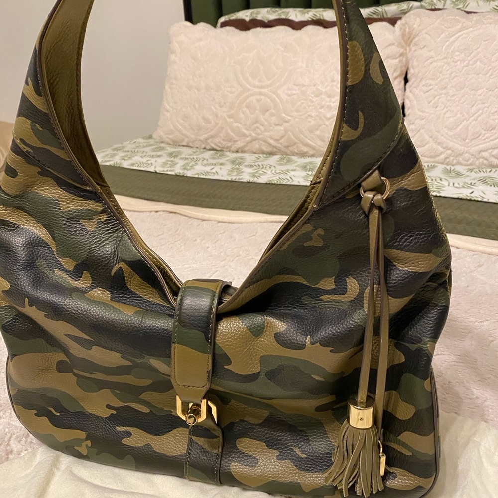 Gili Hobo bag green camouflage leather